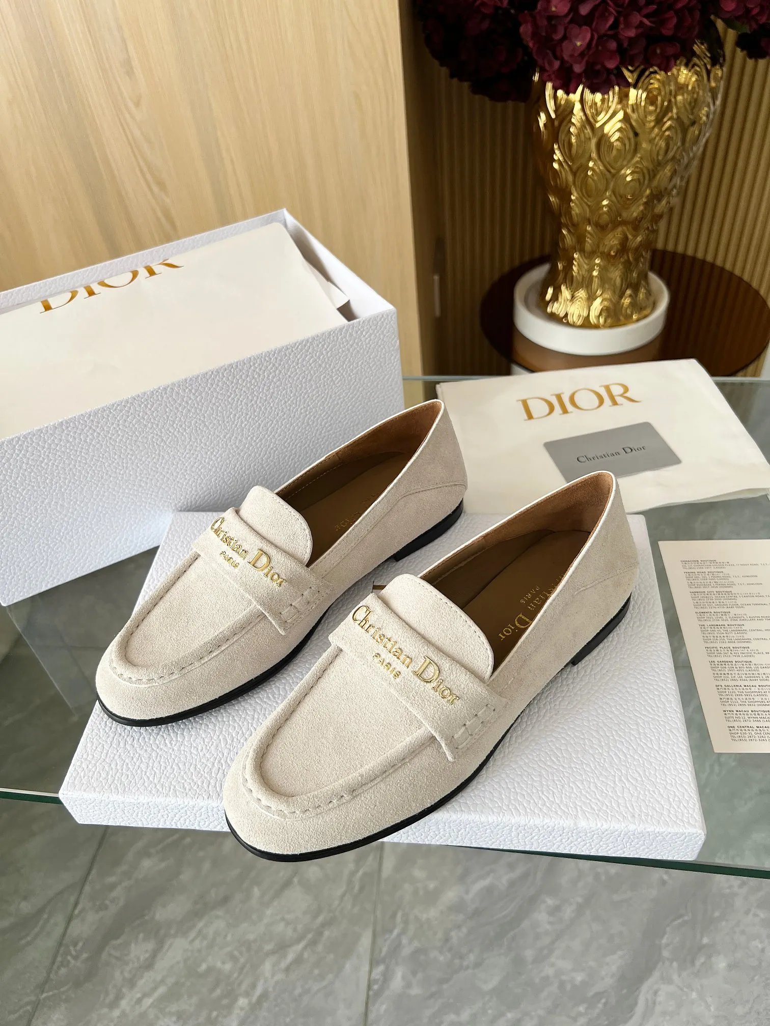👟👟Ex-factory price 560👟👟 Dior's new spring and summer ultra-light series loafers are brand new. The layout strives to create fashionable classic items. New products created at the first major show of Paris Fashion Week. The inspiration is cleverly combined by D's chief designer on the perfect shoe shape. Paired with brand buckles, it is even more fashionable! Original version, perfect and exquisite workmanship!  ✔️Upper: original fabric ✔️Inner lining: imported sheepskin lining ✔️Sole: Italian genuine leather outsole ✔️Size: #35-41 (40 41 customized items are not returnable)